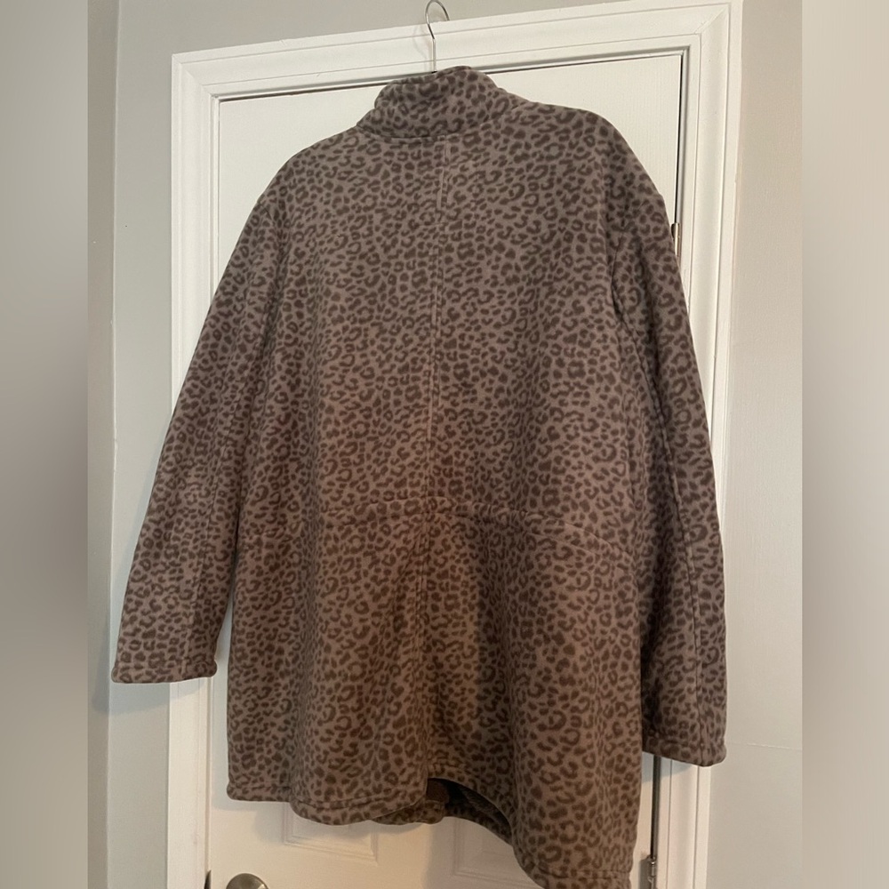 Basic Editions Cheetah Print Grey Button Up Fleec… - image 4